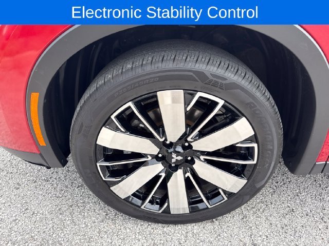 Used 2025  Mitsubishi SE image 11
