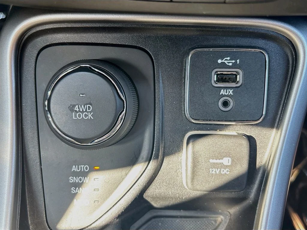Used 2019 Red Jeep Latitude image 22