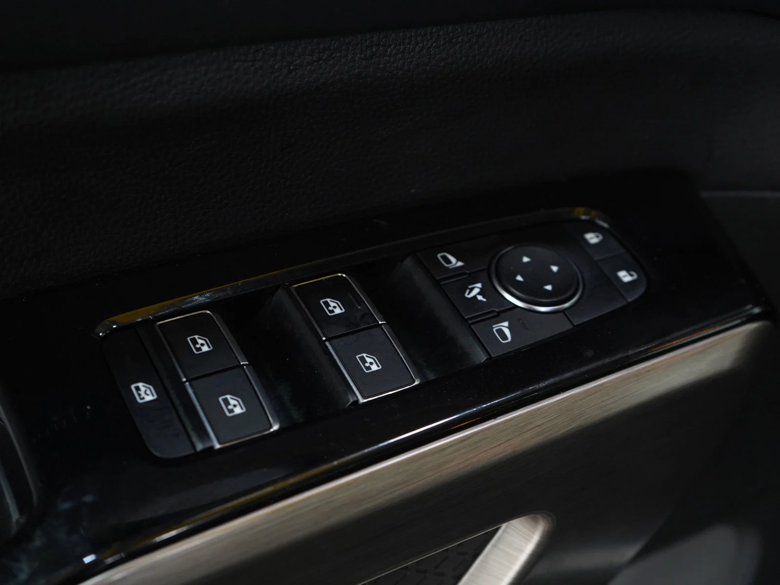 Used 2023 Super Black Nissan Platinum image 26