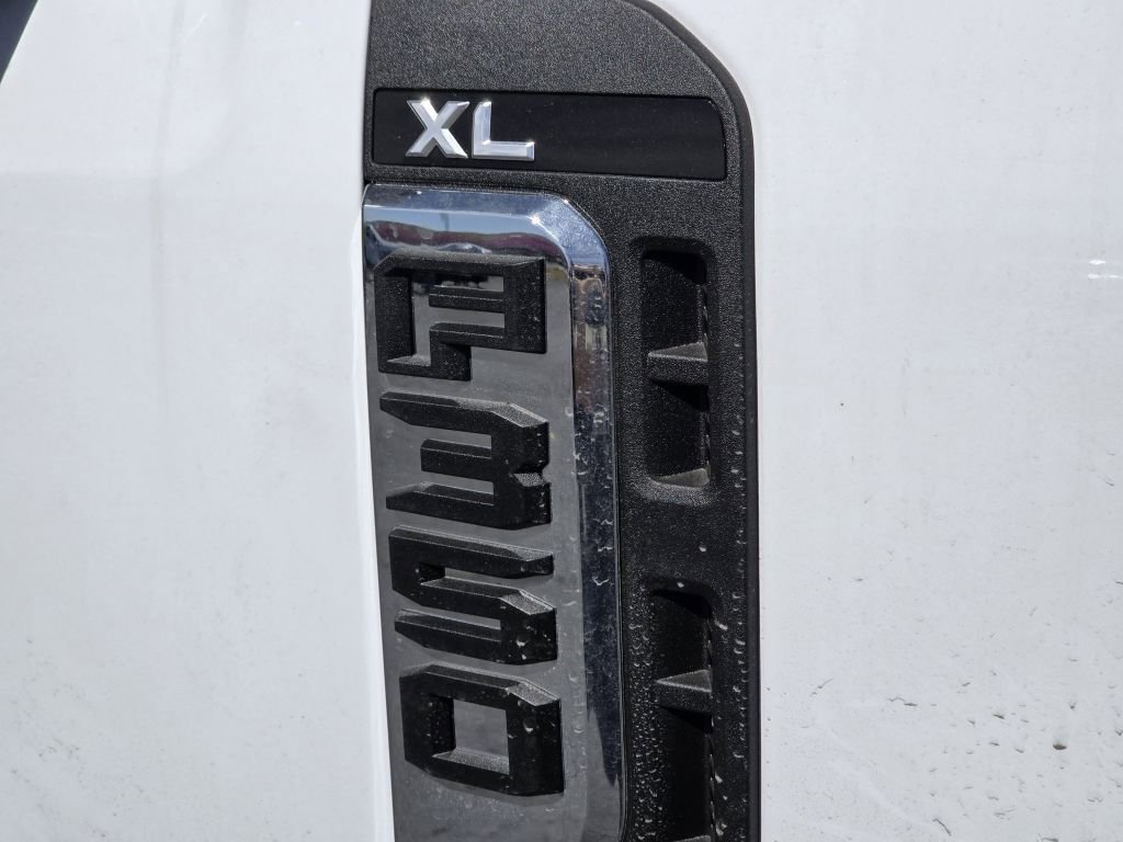 New 2026 Oxford White Ford XL image 24