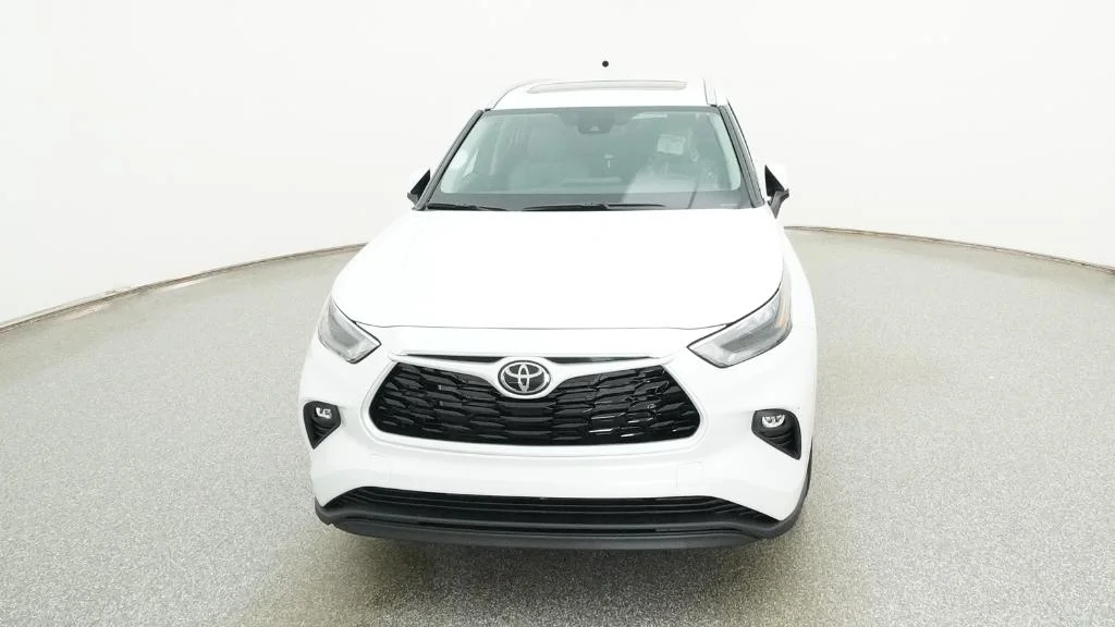 New 2026 Wind Chill Pearl Toyota XLE image 5