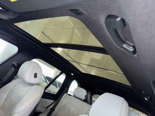 Used 2023 White Metallic BMW sDrive40i image 33