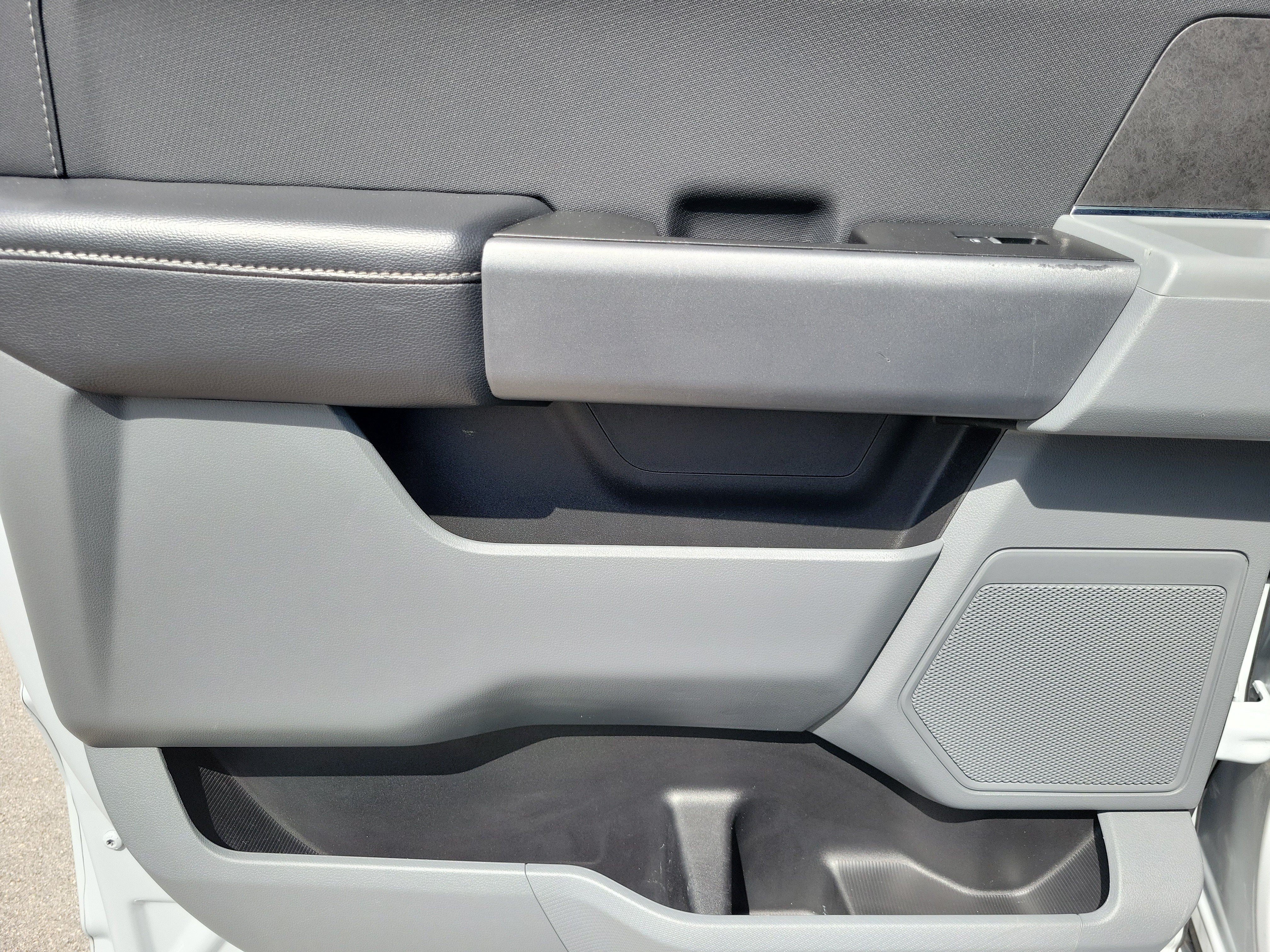 Used 2025 Agate Black Metallic Ford XLT image 15