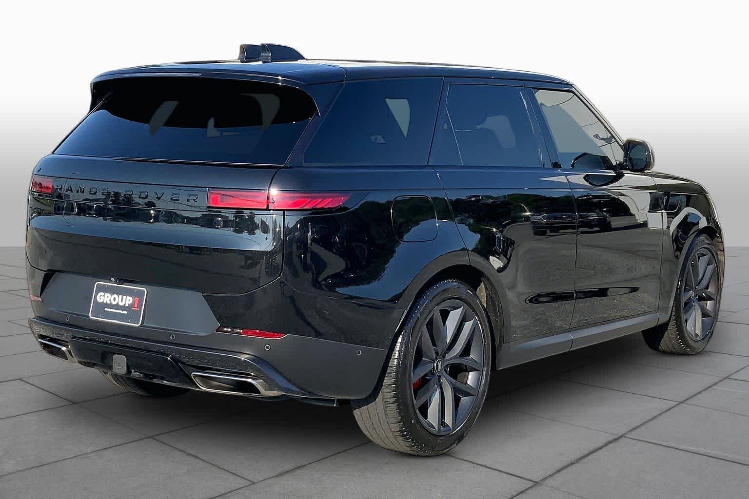 Used 2024 Santorini Black Metallic Land Rover SE image 13