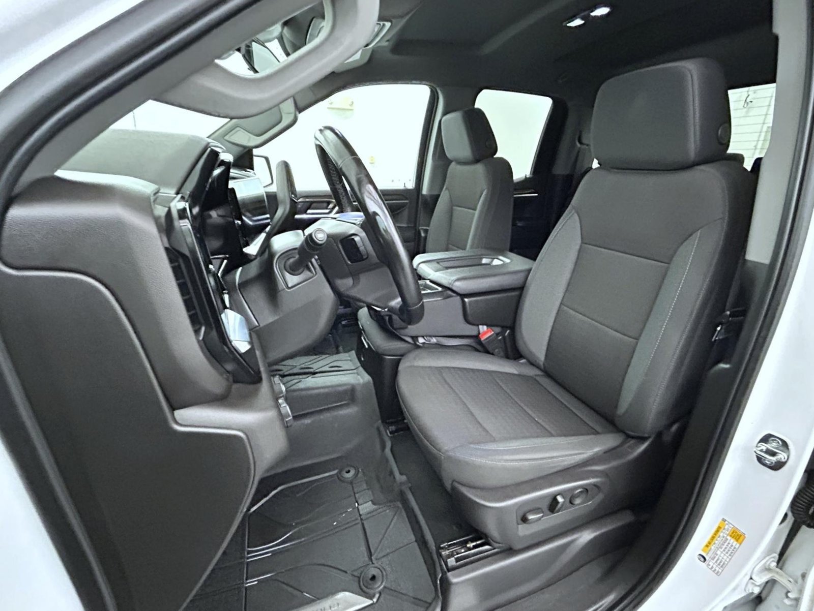 Used 2024 Summit White Chevrolet LT image 10
