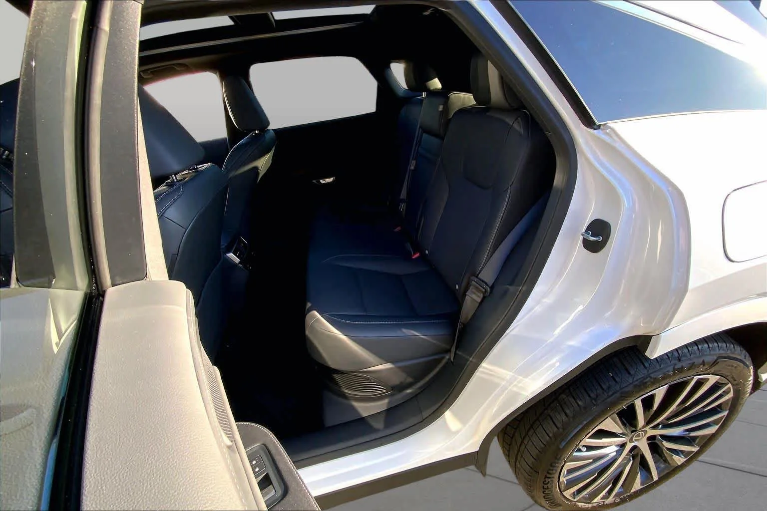 Used 2026 Eminent White Pearl Lexus Premium+ image 21
