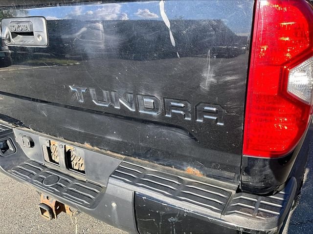 Used 2016 Black Toyota SR5 image 8