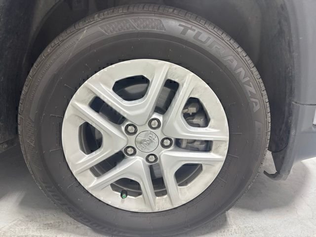 Used 2021 Silver Jeep Sport image 4