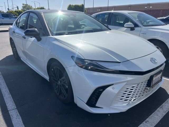 2025 Toyota Camry XSE Hybrid's photo
