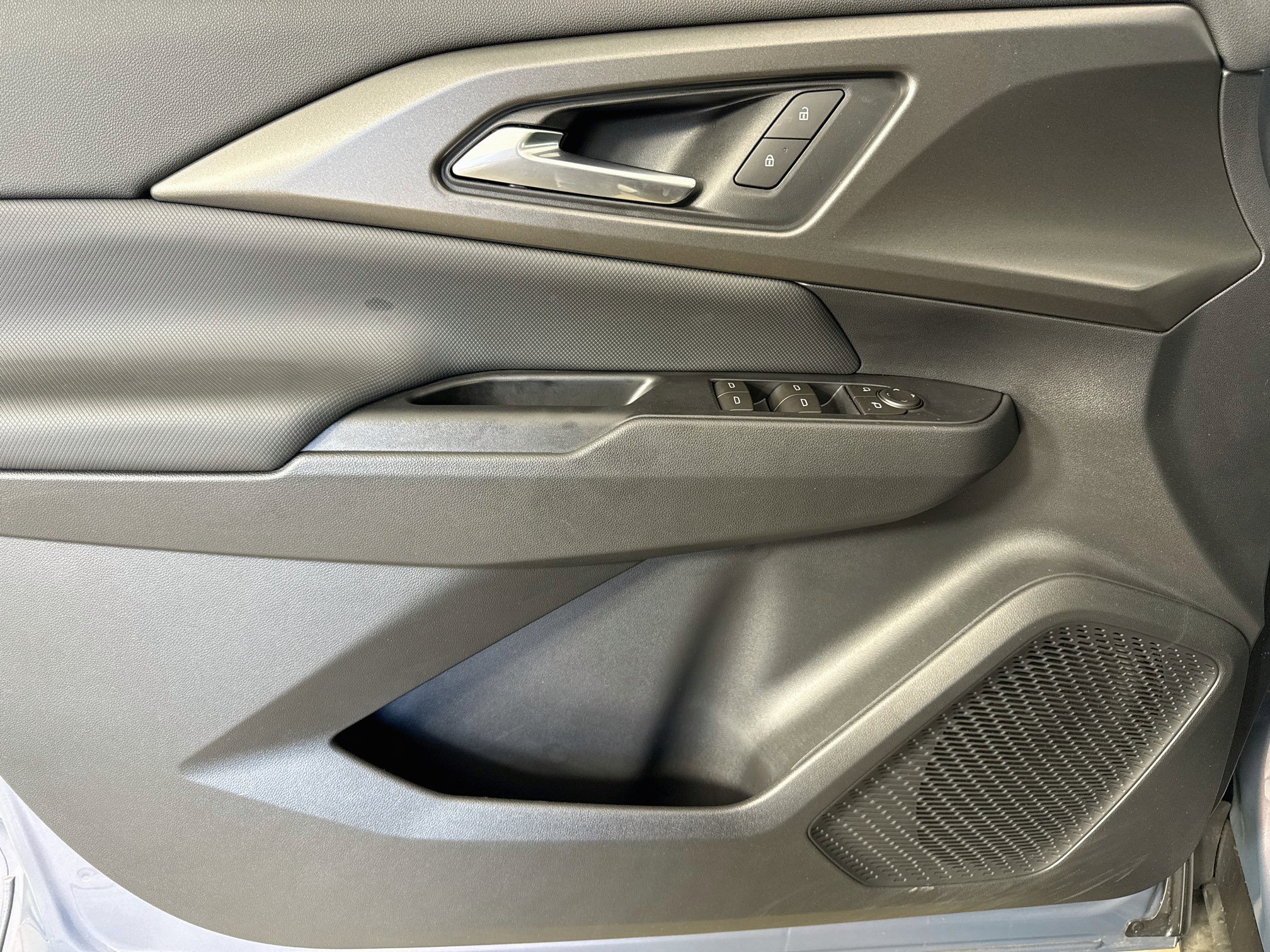 Used 2026 Galaxy Gray Metallic Chevrolet LT image 20