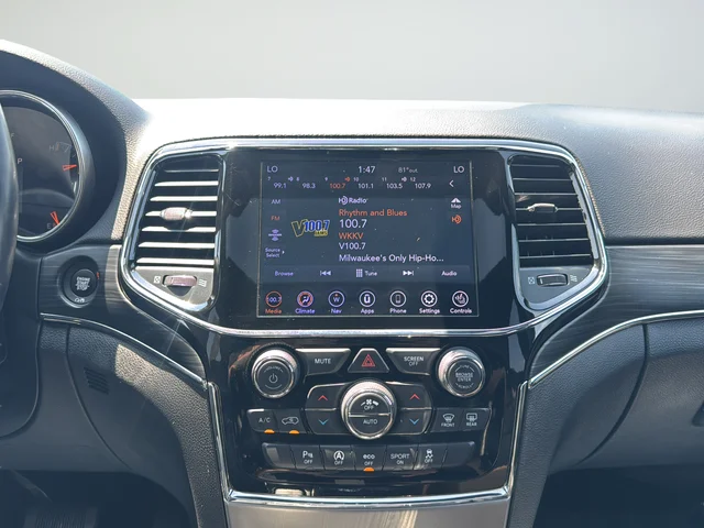 Used 2020 Gray Jeep Limited image 14