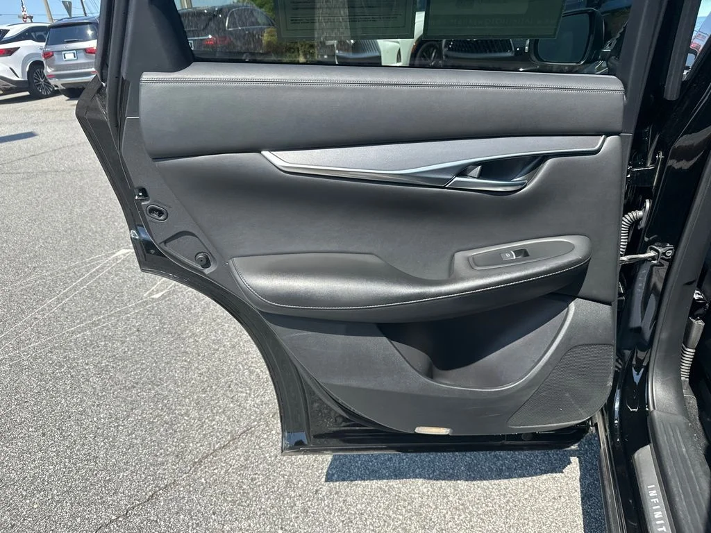 Used 2023 Black INFINITI LUXE image 18
