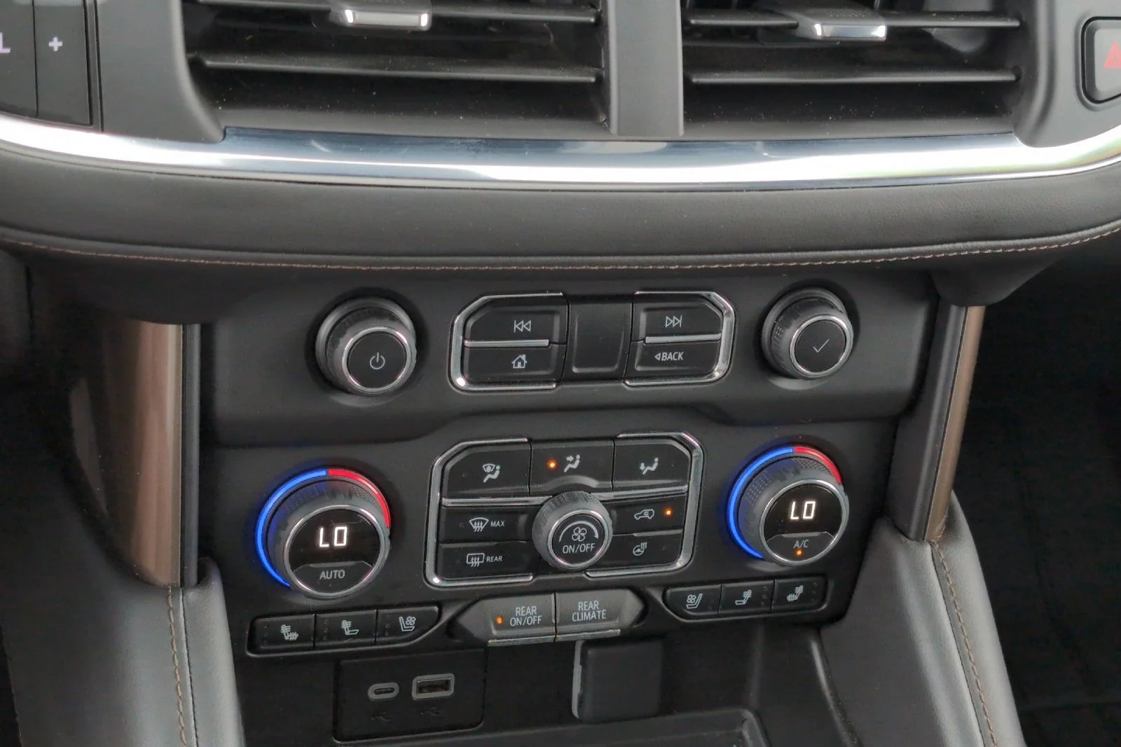 Used 2024 Sterling Gray Metallic Chevrolet High Country image 24