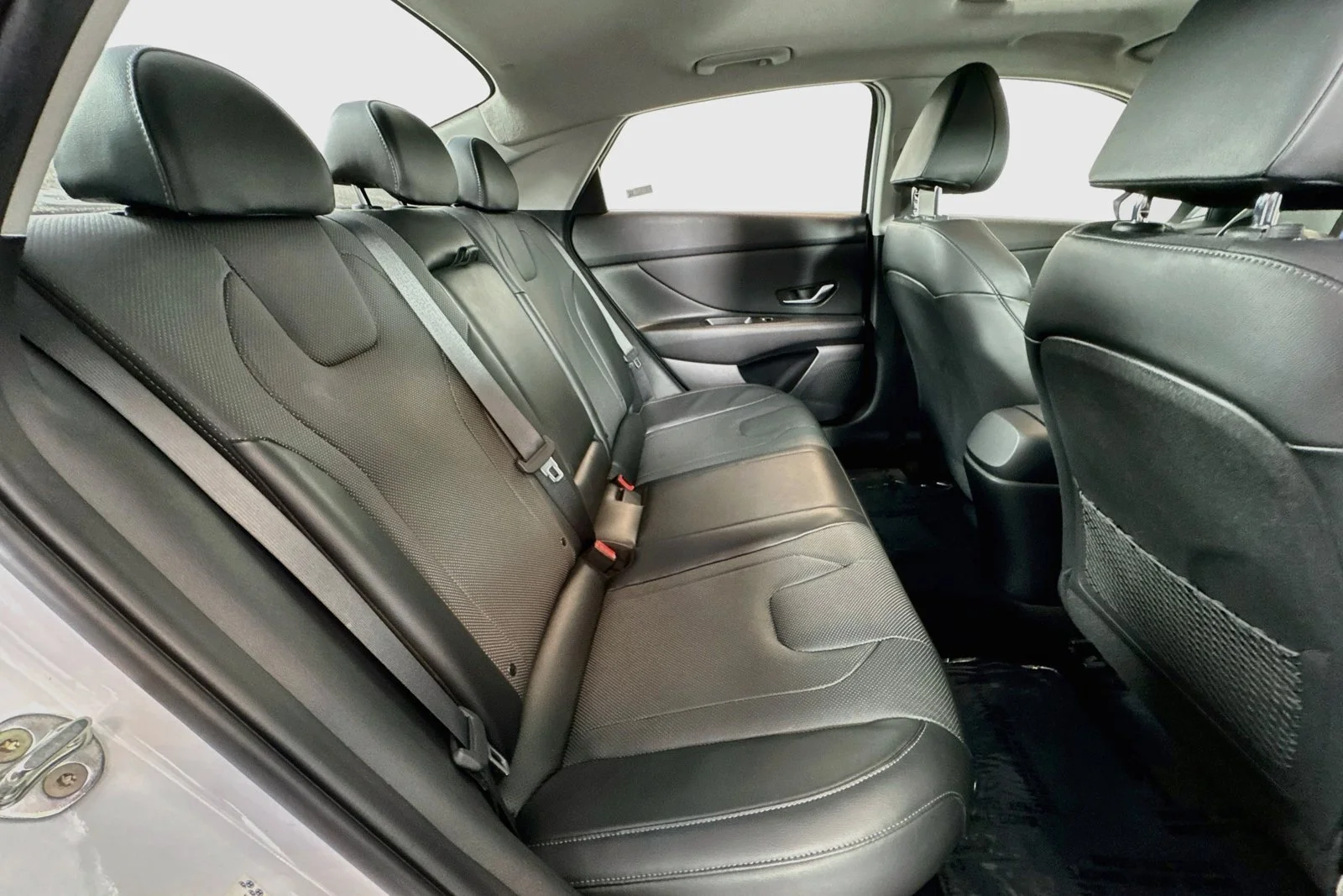 Used 2023 Ceramic White Hyundai Limited image 25
