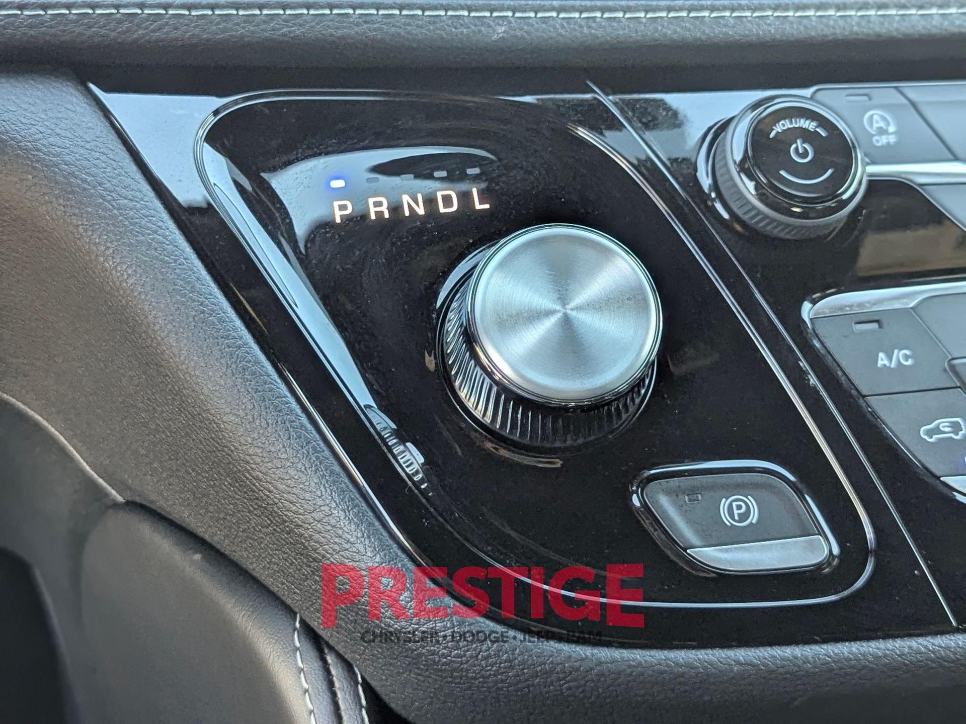 New 2026 Diamond Black Crystal Pearl-Coat Exterior Paint Chrysler Limited image 20