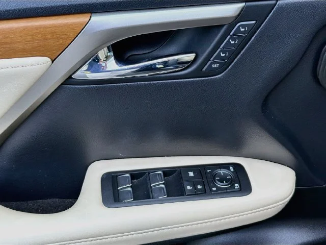 Used 2022  Lexus 350 image 18