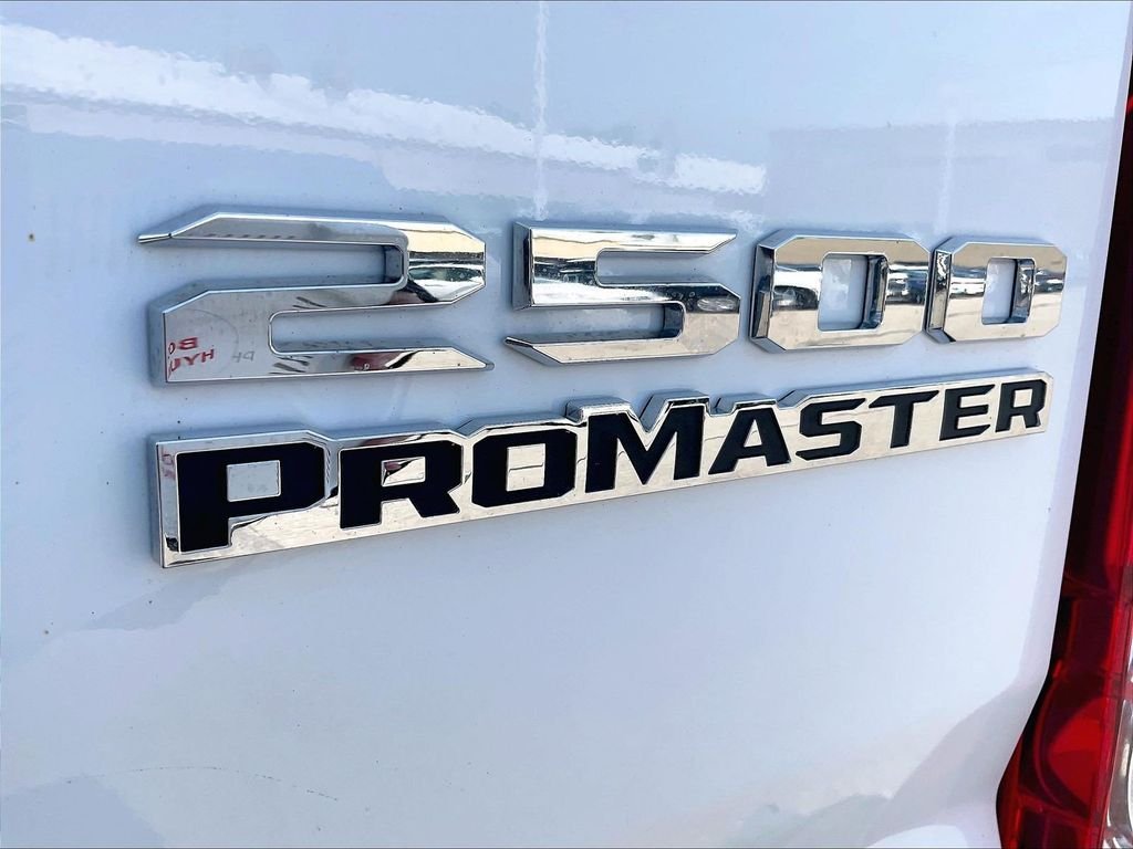 Used 2025 White Ram Base image 27