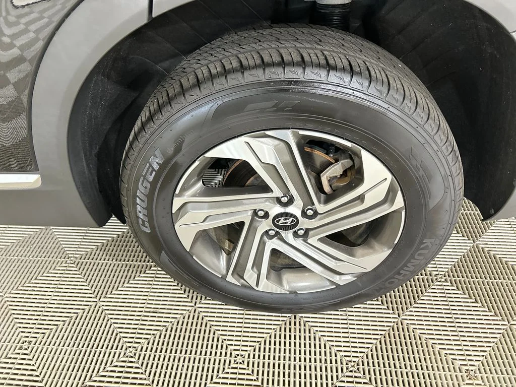 Used 2023 Black Hyundai SEL image 10