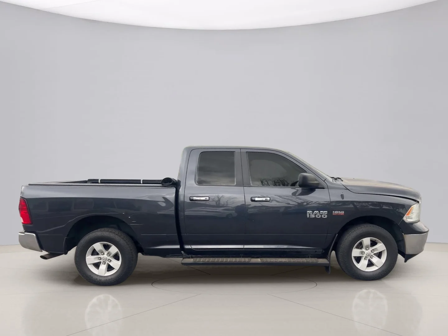 Used 2017 Grey Ram SLT image 7