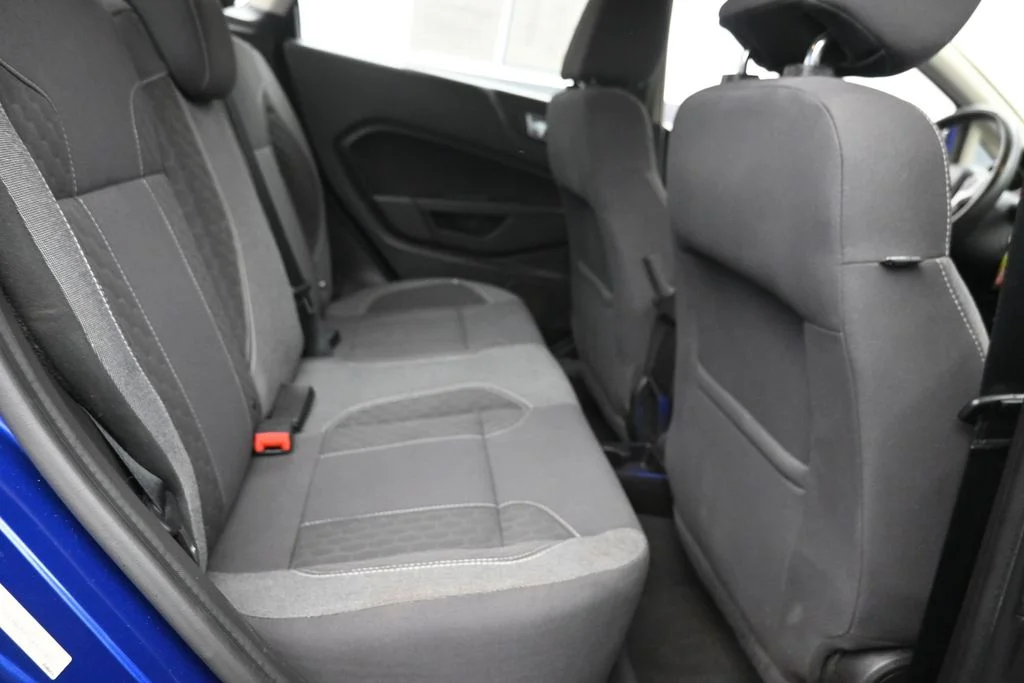 Used 2015 Blue Ford SE image 10