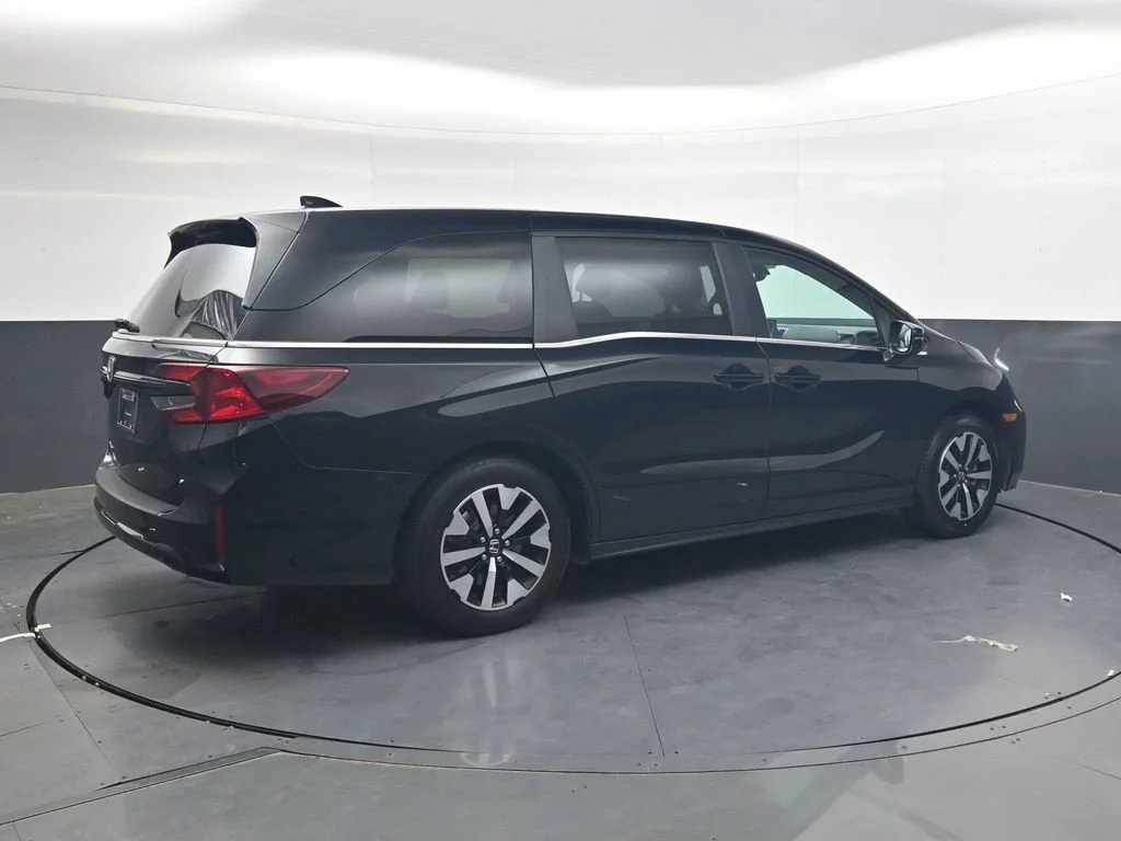 Used 2025  Honda EX-L image 4