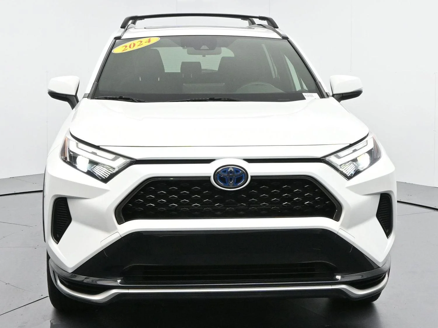 Used 2024 Ice Cap Toyota SE image 2