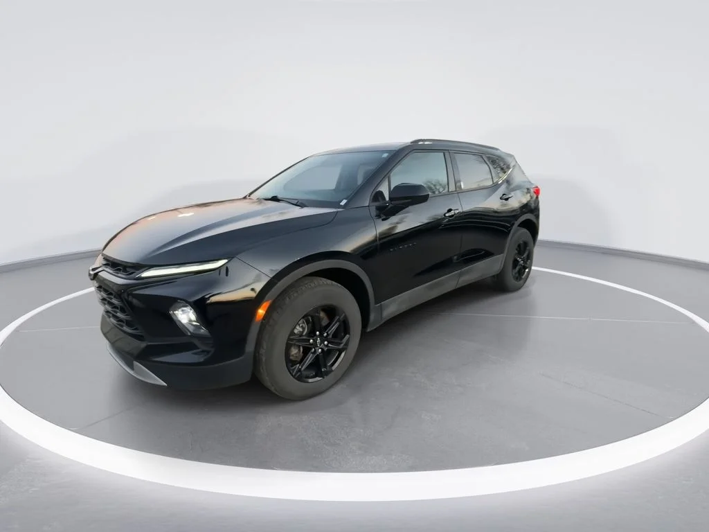 Used 2023 Black Chevrolet LT image 4