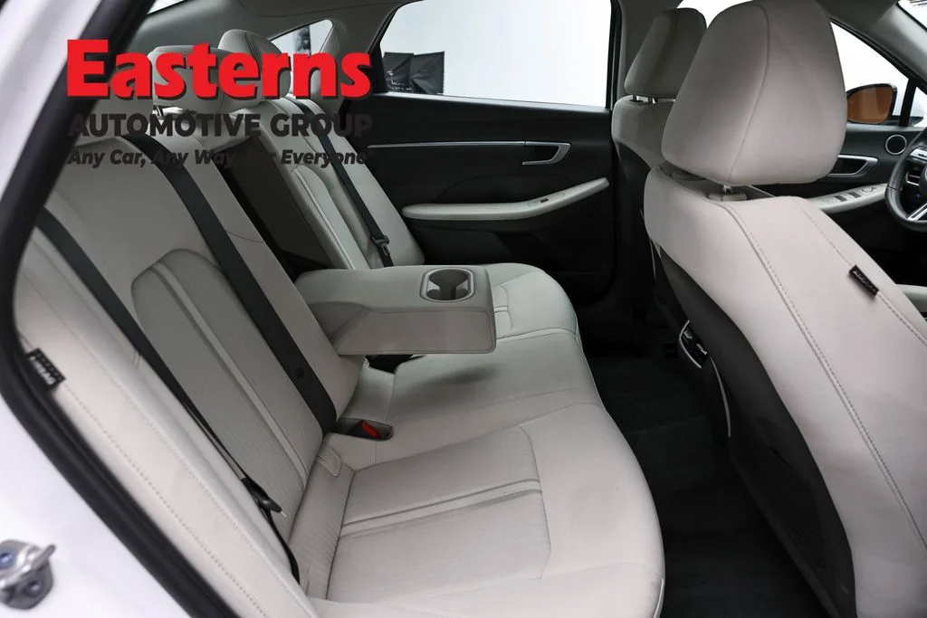 Used 2025 White Hyundai SEL image 23