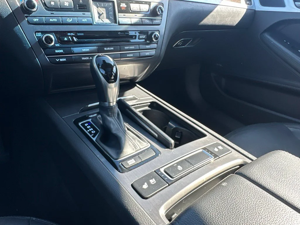 Used 2015 Black Hyundai 3.8 image 17