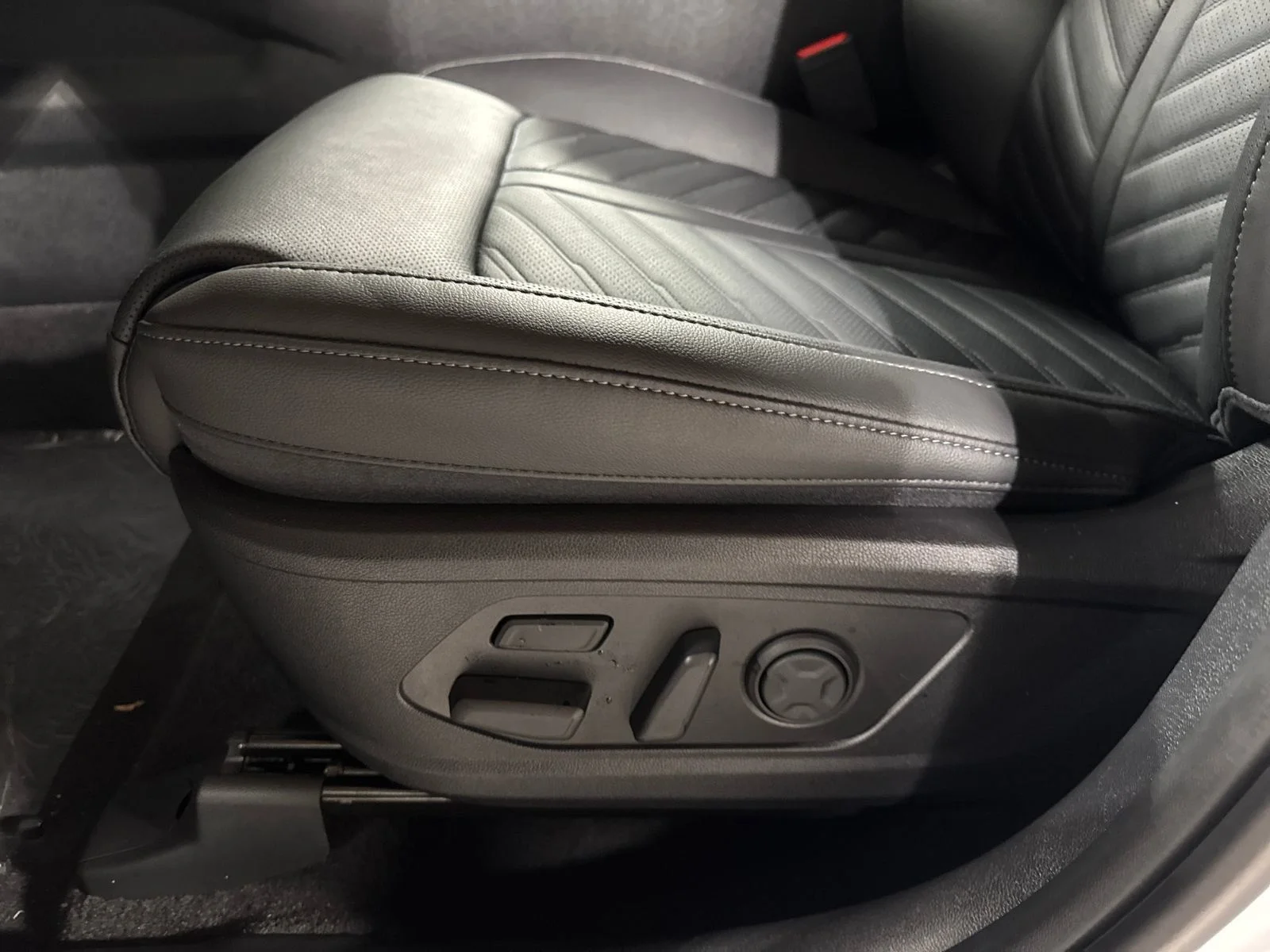 New 2026 Ivory Kia X-Line SX Prestige image 25