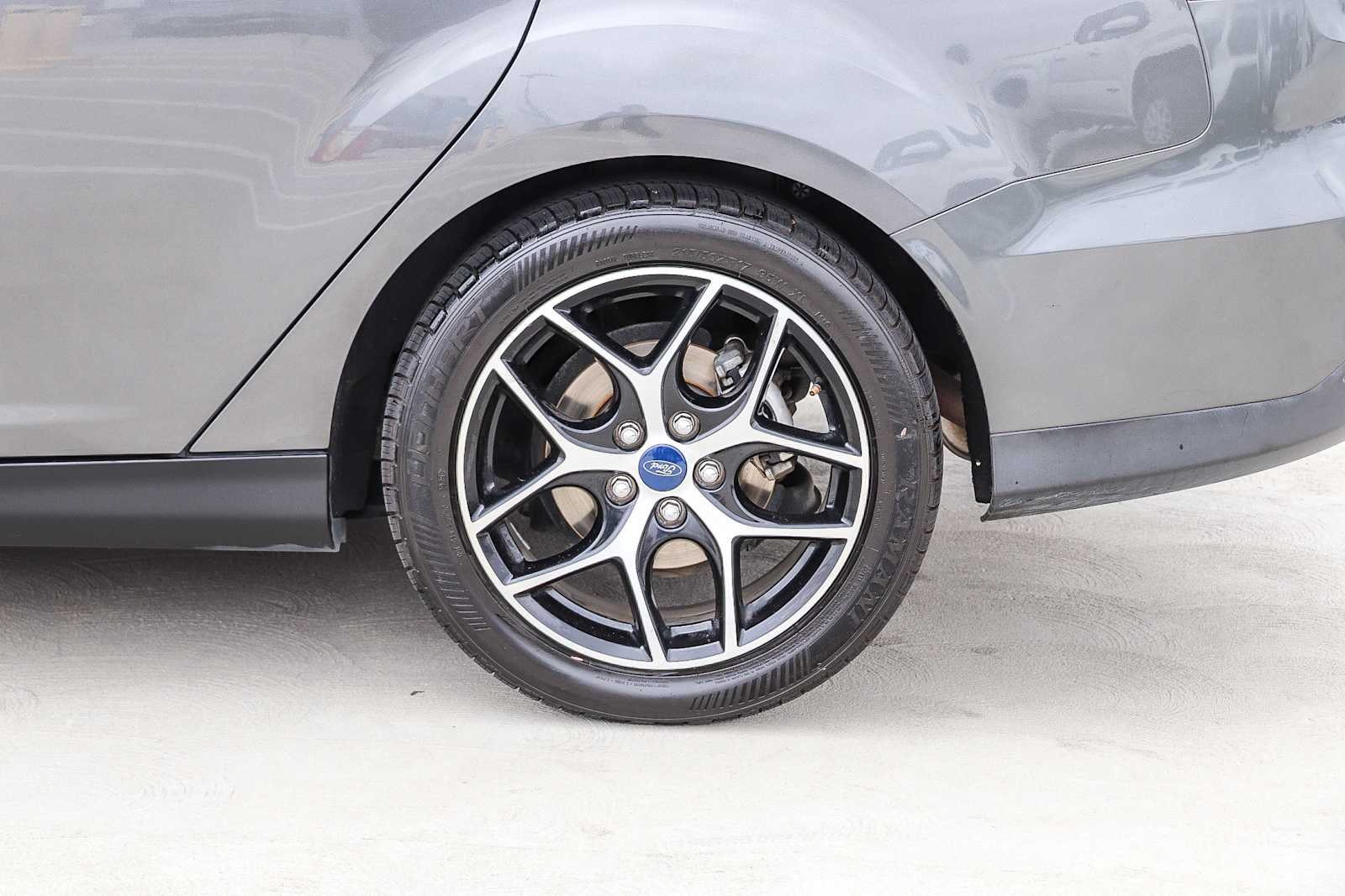 Used 2018 Magnetic Metallic Ford SEL image 10