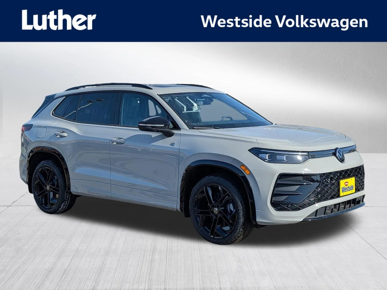 2026 Volkswagen Tiguan 2.0T SE R-Line Black 4Motion's photo