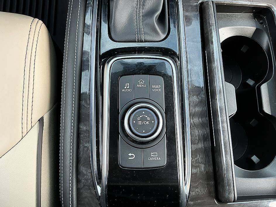 Used 2023 Aspen White Tricoat Nissan Platinum image 22