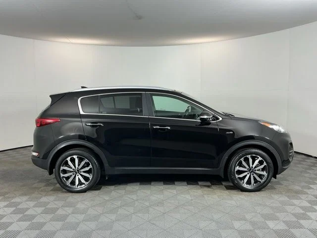 Used 2017 Red Kia EX image 4