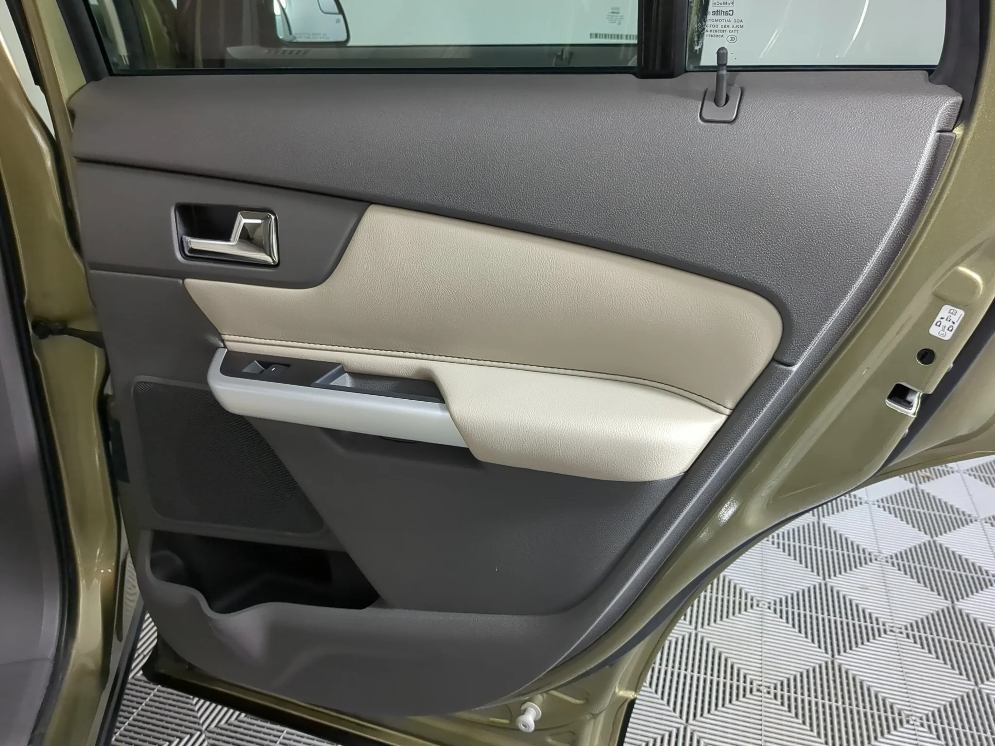 Used 2013 Green Ford SEL image 22