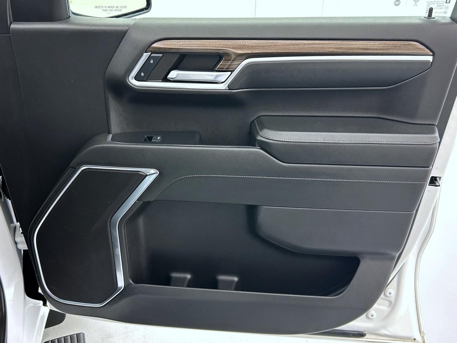 Used 2024 Summit White Chevrolet LT image 16