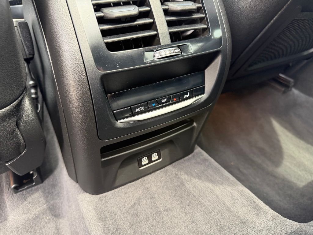 Used 2024 Gray BMW xDrive30i image 26