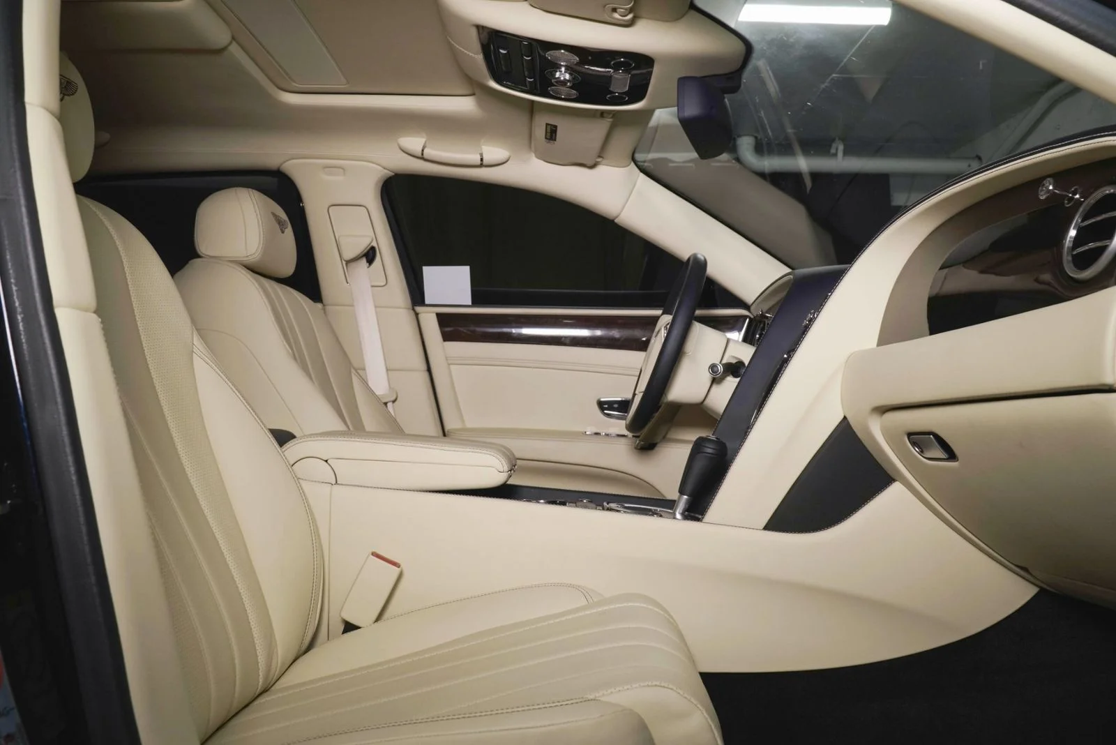 Used 2014  Bentley  image 16