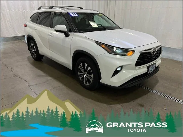 2023 Toyota Highlander XLE AWD's photo