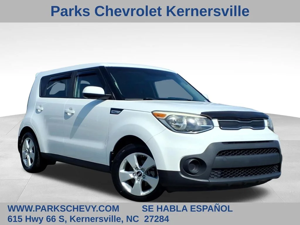 Used 2018 White Kia Base image 1
