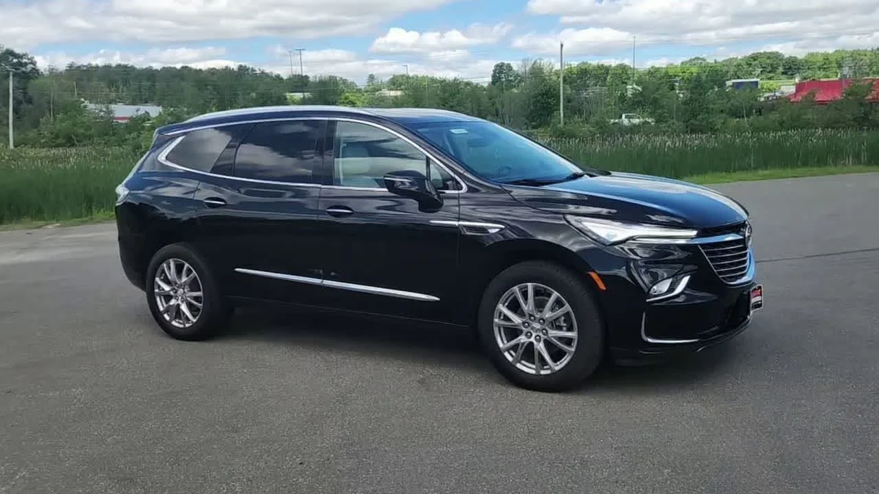 Used 2023 Ebony Twilight Metallic Buick Essence image 2