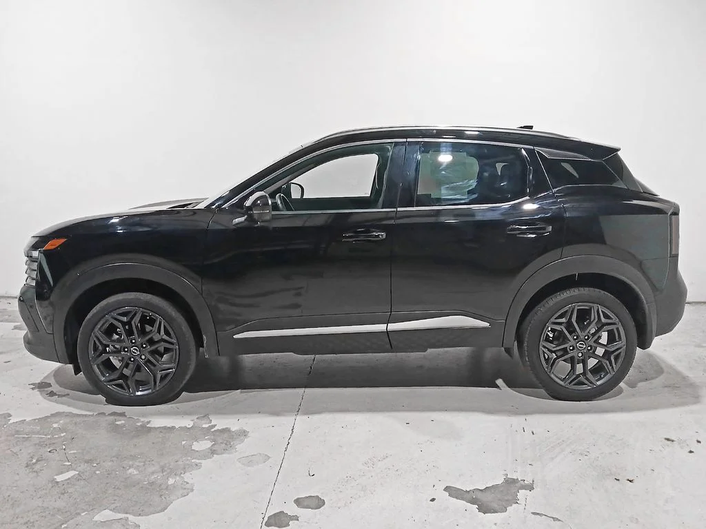 Used 2025 Black Nissan SR image 4