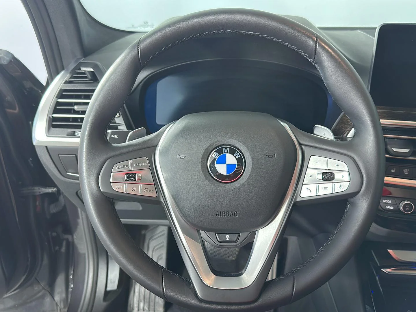 Used 2023 Dark Graphite Metallic BMW xDrive30i image 16