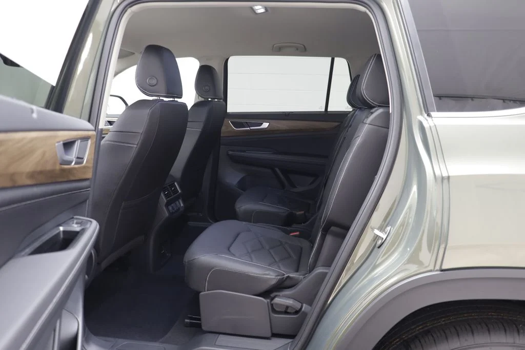 New 2026 Green Volkswagen 2.0T SE w/Technology image 13