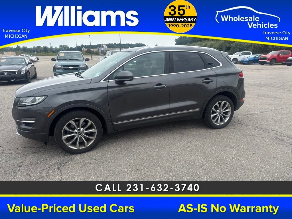Used 2019  Lincoln Select image 3