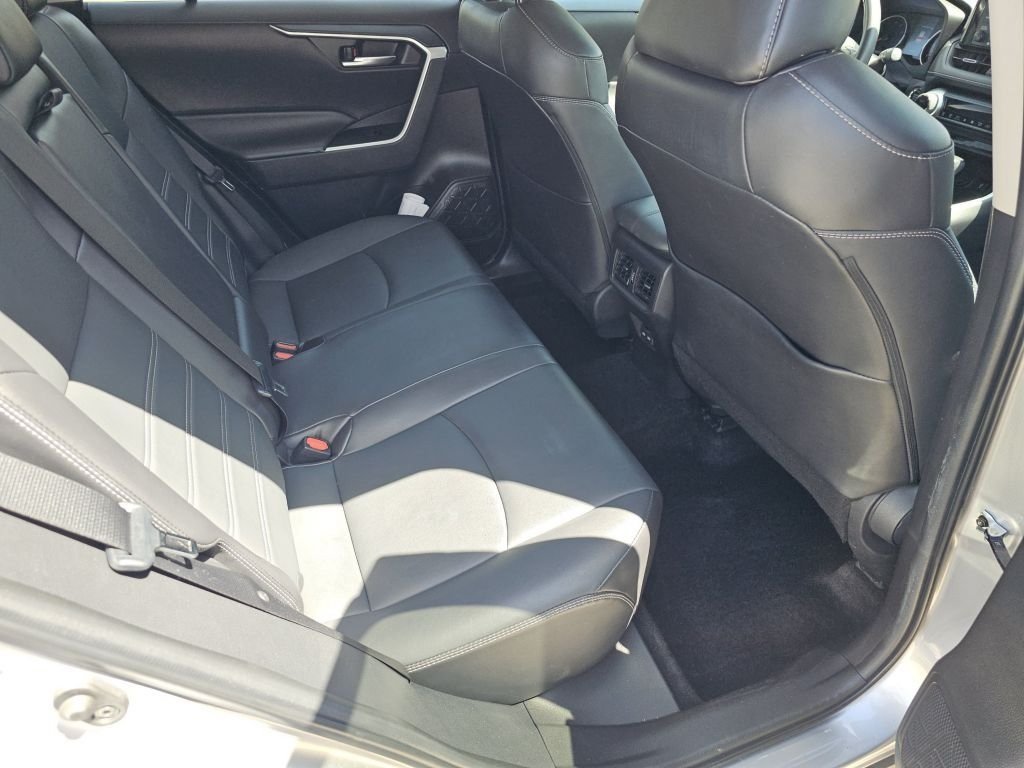 Used 2022 Silver Sky Metallic Toyota XLE Premium image 5