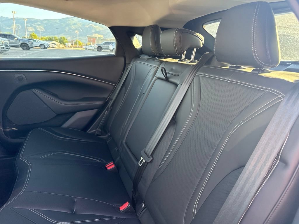 Used 2023 White Metallic Ford Premium image 17