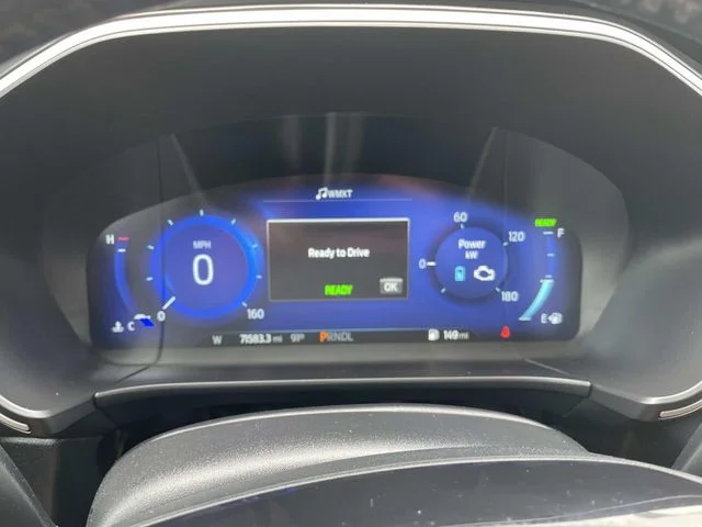 Used 2021 Gray Ford SEL image 19