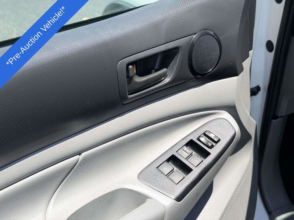 Used 2012 White Toyota Base image 17