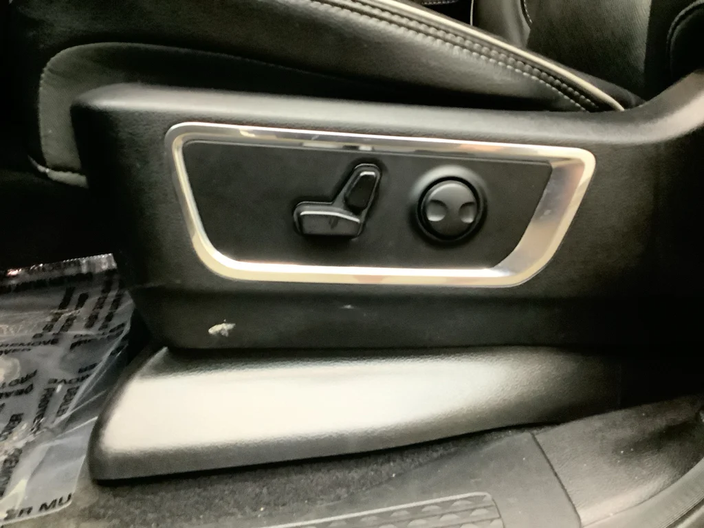 Used 2025 Diamond Black Crystal Pearlcoat Ram Laramie image 12
